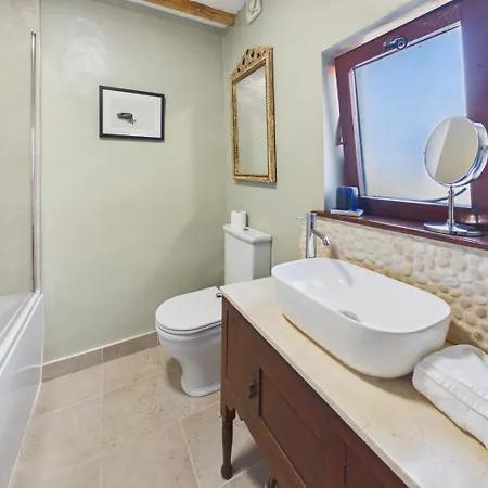 2 Bed In Oc-w014 *