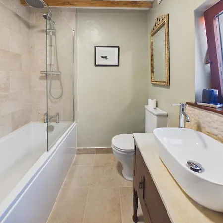 2 Bed In Oc-w014 * Whitby